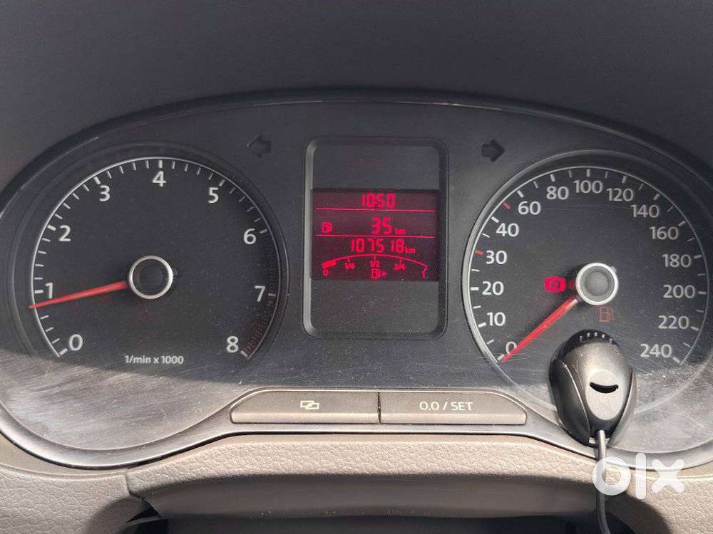 Volkswagen Vento 2010-2013 Petrol Highline, 2011, Petrol