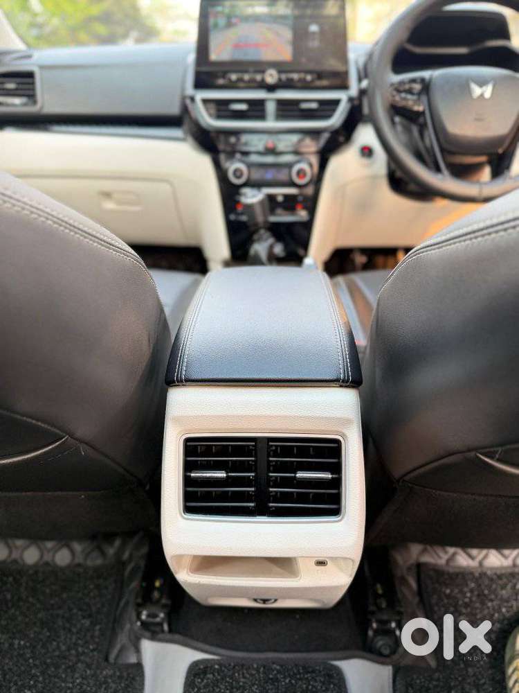 Mahindra Xuv 3xo Ax5 Pm Mt, 2026, Petrol