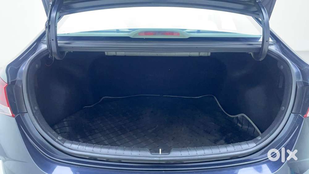 Hyundai Verna 1.5 Sx Ivt, 2022, Petrol
