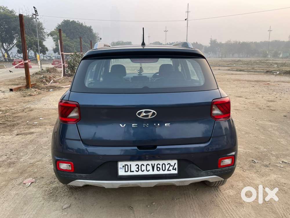 Hyundai Venue 2022 Petrol Well Maintained Complete Service Record