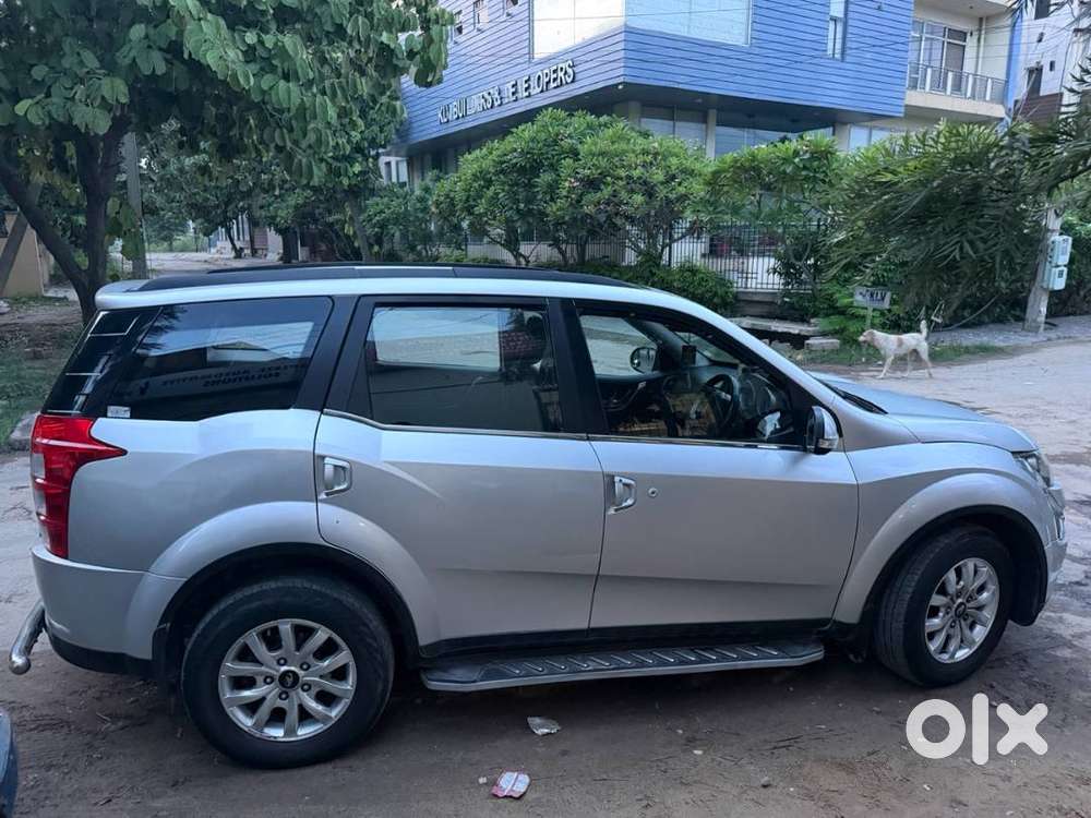 2017 Mahindra Xuv500 W10 Automatic (silver) – Good Condition – ₹7,00,0