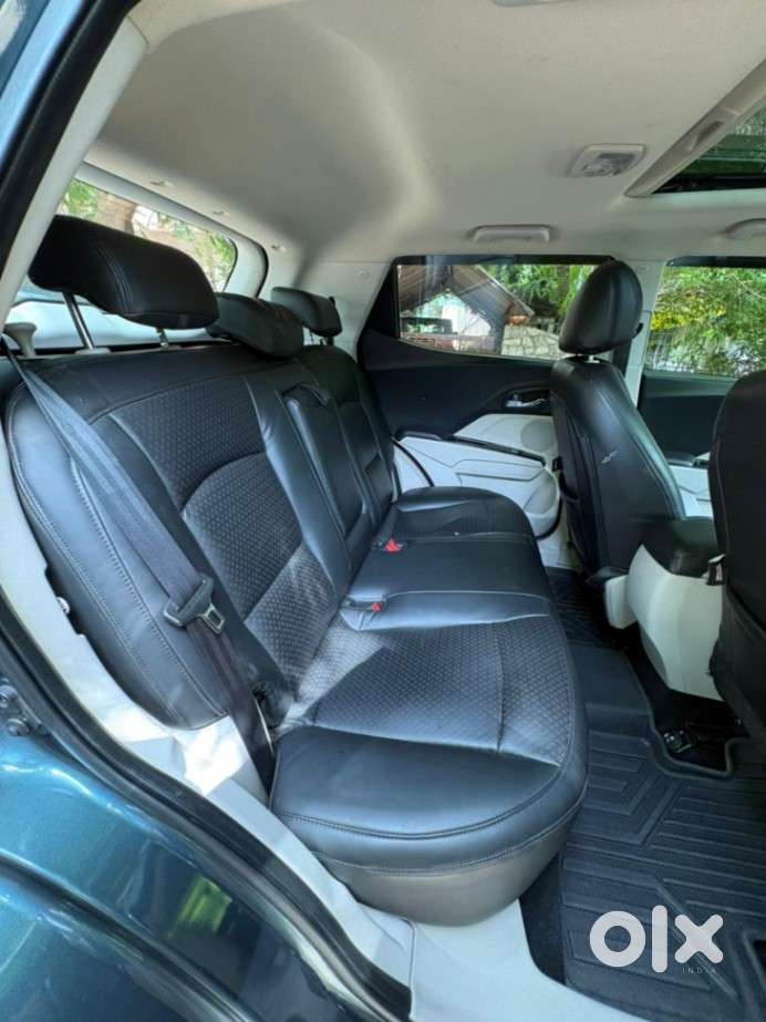 Mahindra Xuv300 W8 Option, 2021, Petrol