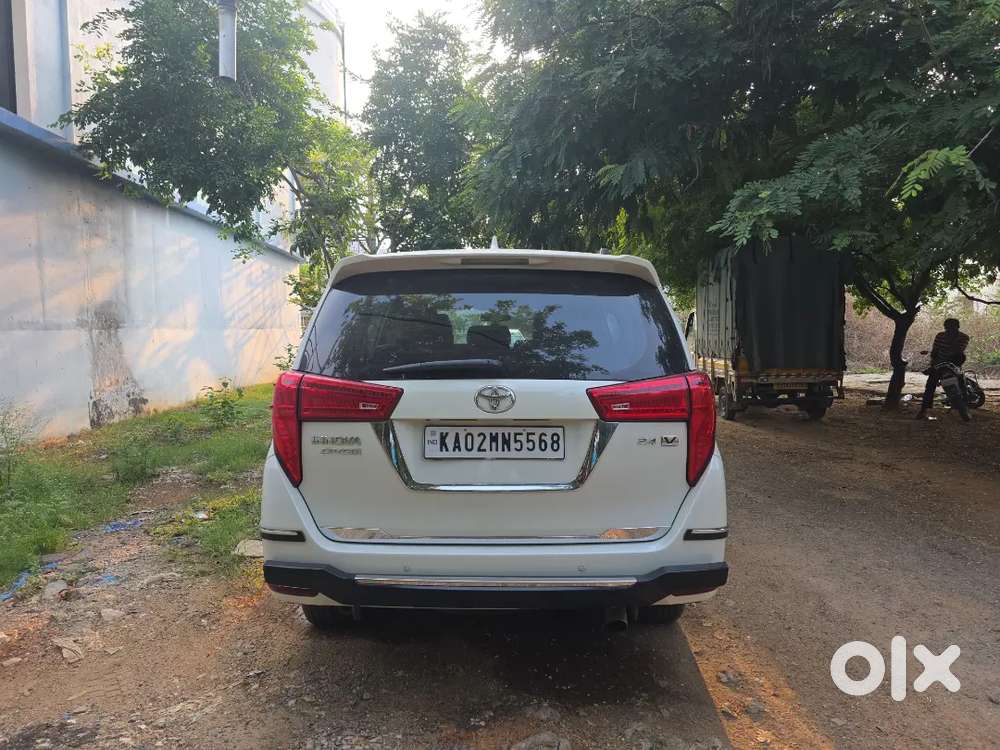 Selling Innova Crysta Vx 2018 Model