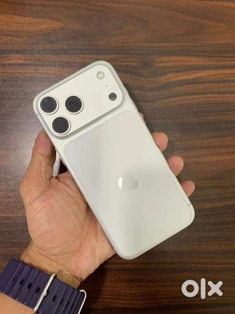 Apple iPhone 17 pro Max 256 gb Silver Used Set With Warranty & kit
