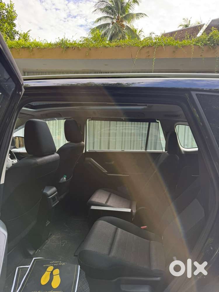 2023 Pristine Toyota Innova Hycross Vx(o) Attitude Black