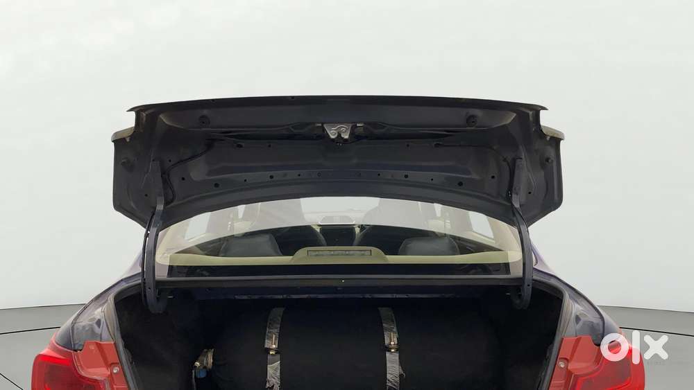 Maruti Suzuki Swift Dzire 1.2 Lxi Bsiv, 2020, Cng & Hybrids