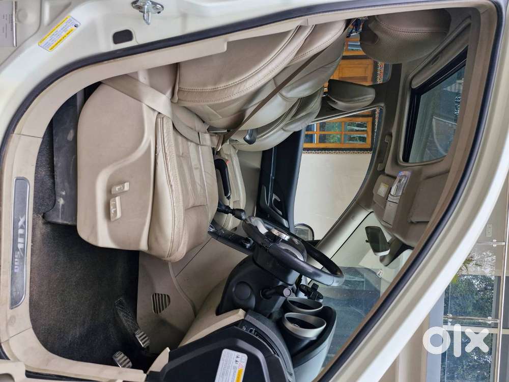 Xuv 500 W10 Well Maintained, Urgent Sell