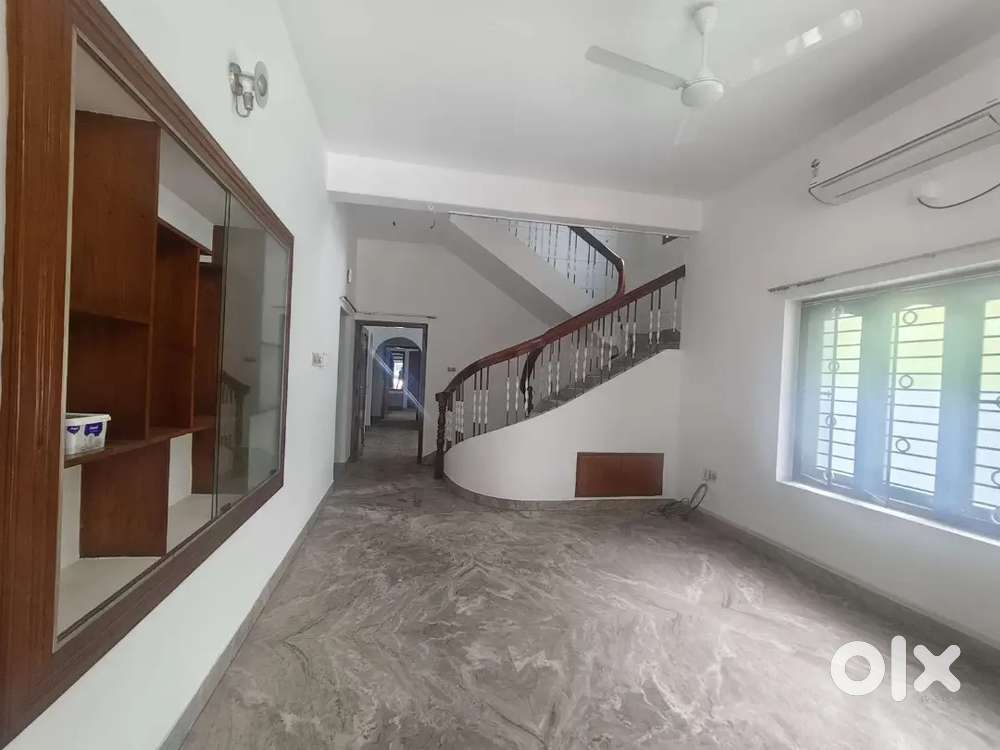 At Kuravankonam 5BHK independent spacious house for rent only 40000 /-