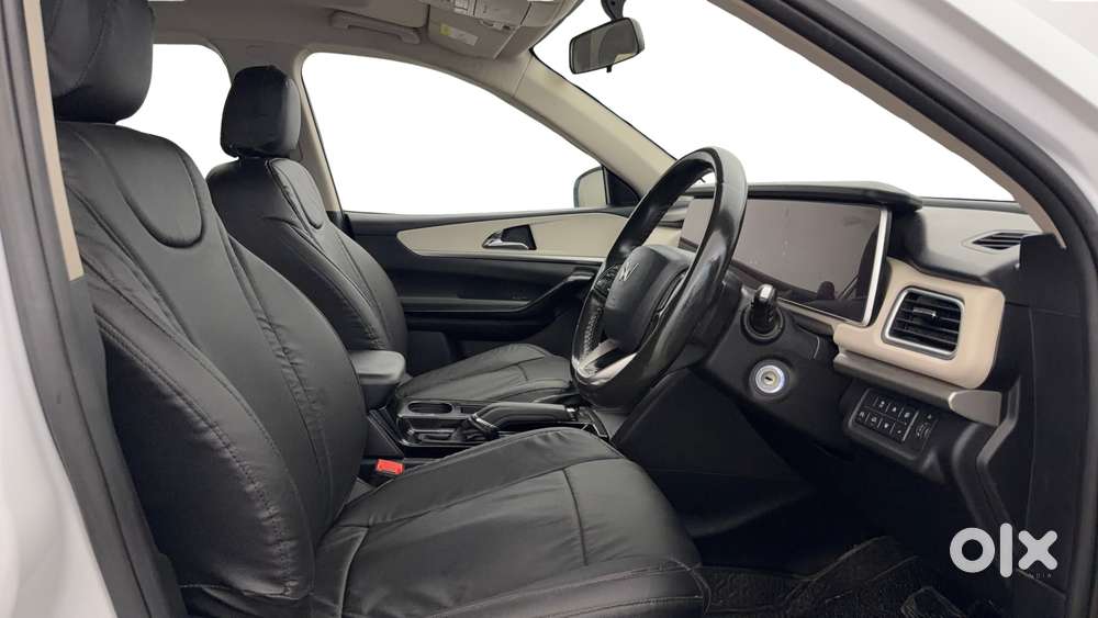 Mahindra Xuv700 2.2 Ax 5 Diesel At 7 Str, 2023, Diesel