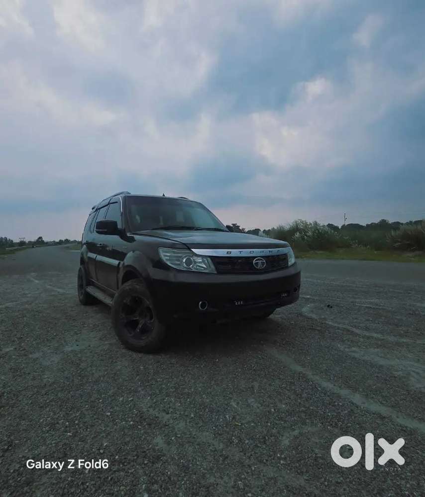 Tata Safari Storme December 2016 Ex (black Colour)
