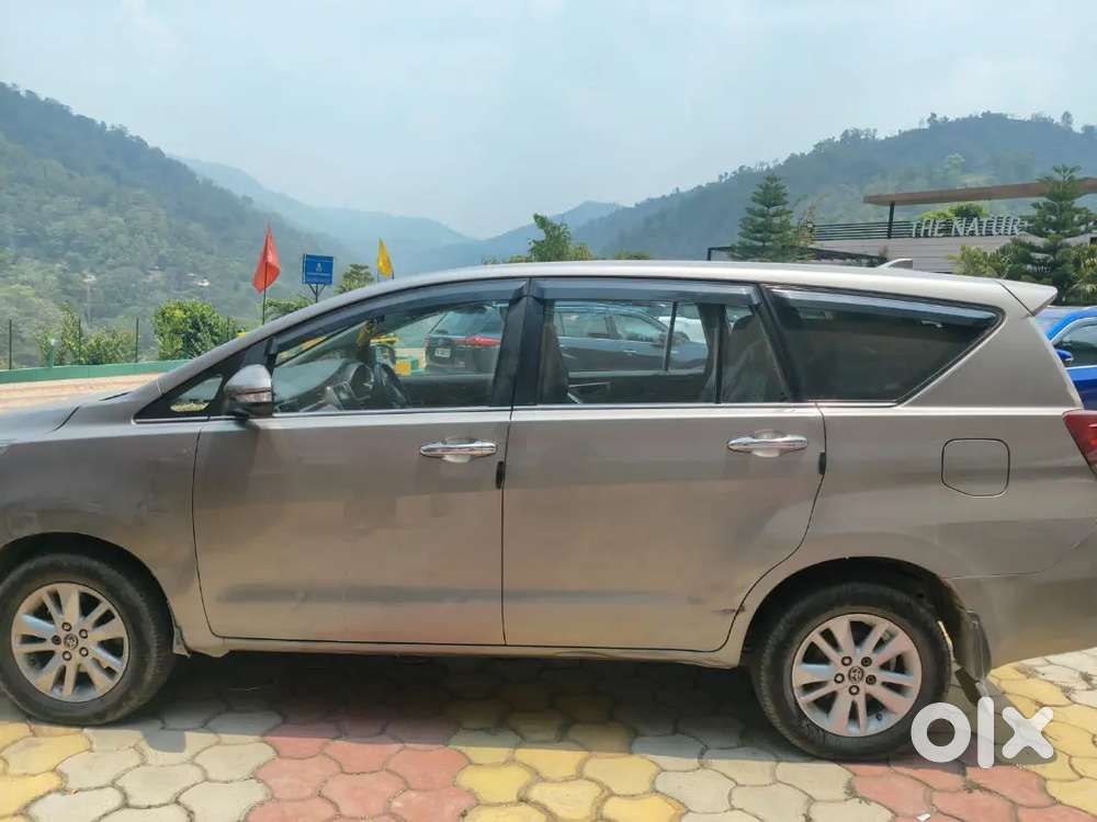 Toyota Innova Crysta 2016 Petrol 240200 Km Driven