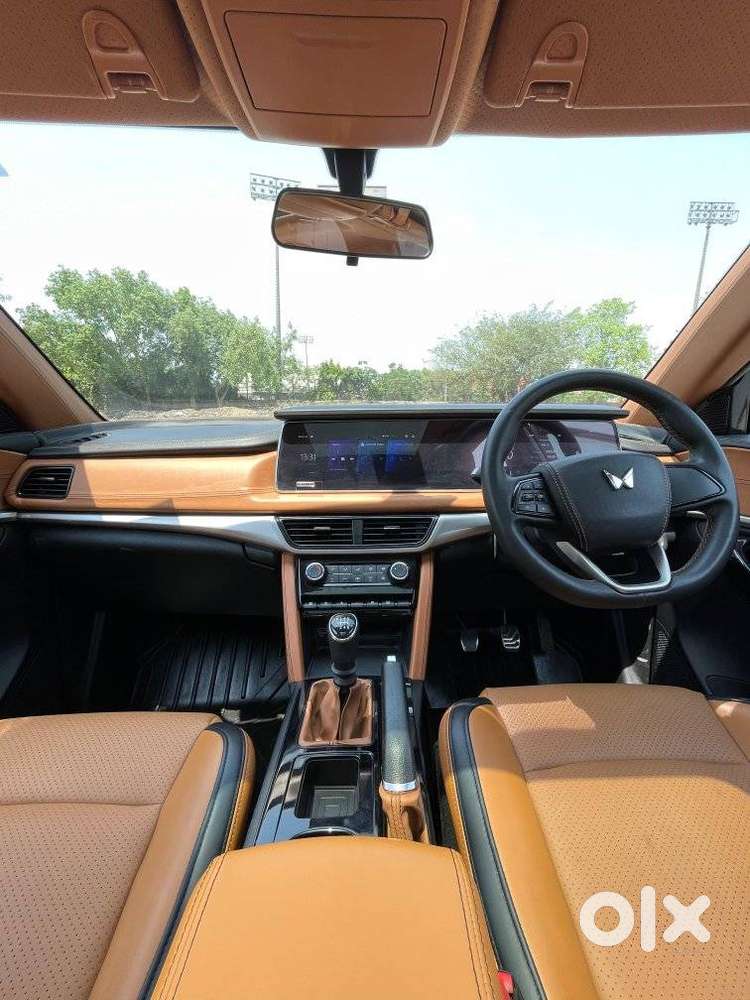 Mahindra Xuv700 2.0 Ax 5 Petrol Mt 7 Str, 2022, Petrol