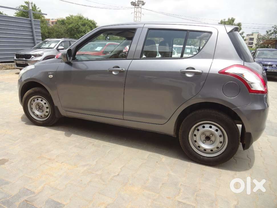 Maruti Suzuki Swift Lxi Bsiv, 2013, Petrol