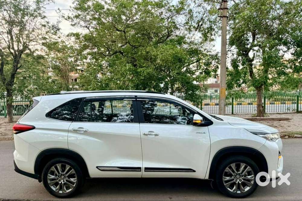 Toyota Innova Hycross 2.0 Zx (o) Hybrid 7 Str, 2024, Diesel