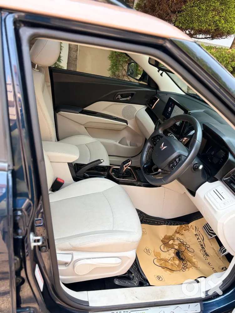 Xuv 400 Ev El (o)39.4 Dual Tone 2024topend Model 7.2 Kw Fast Charge