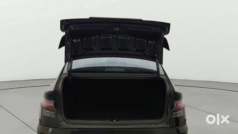 Hyundai Verna 1.5 Mpi Mt Sx (o), 2023, Petrol