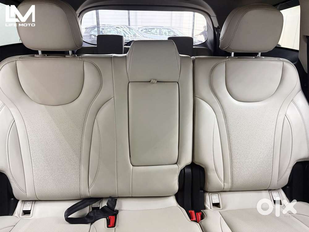 Mahindra Xuv700 2.0 Ax 7 Petrol At Str, 2022, Petrol