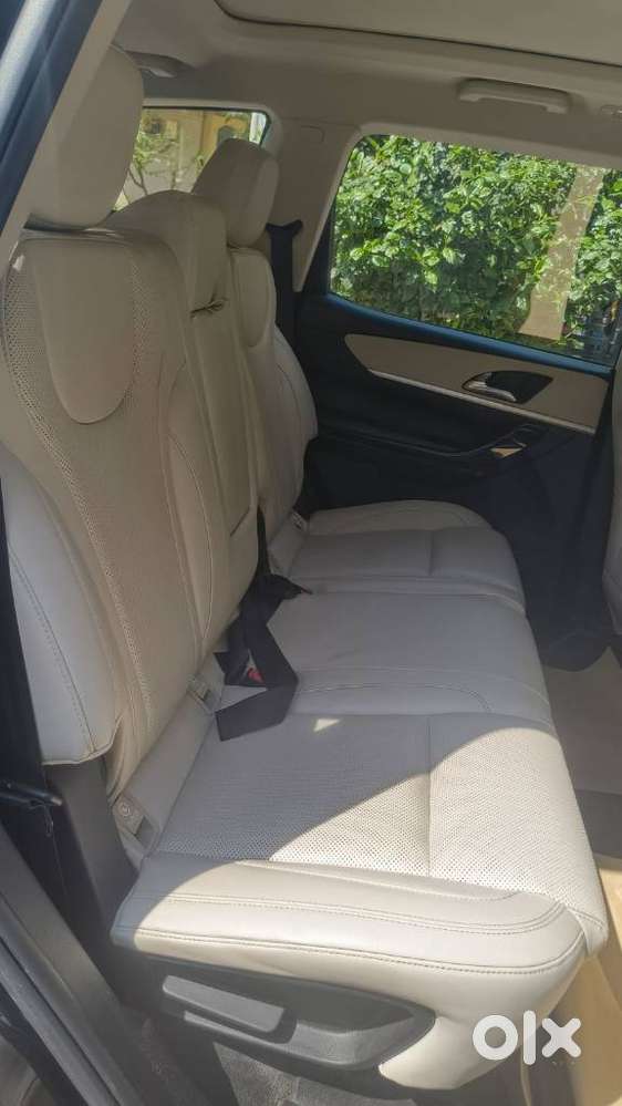 Mahindra Xuv700 2.0 Ax 7 Petrol At Luxury Pack Str, 2024, Petrol