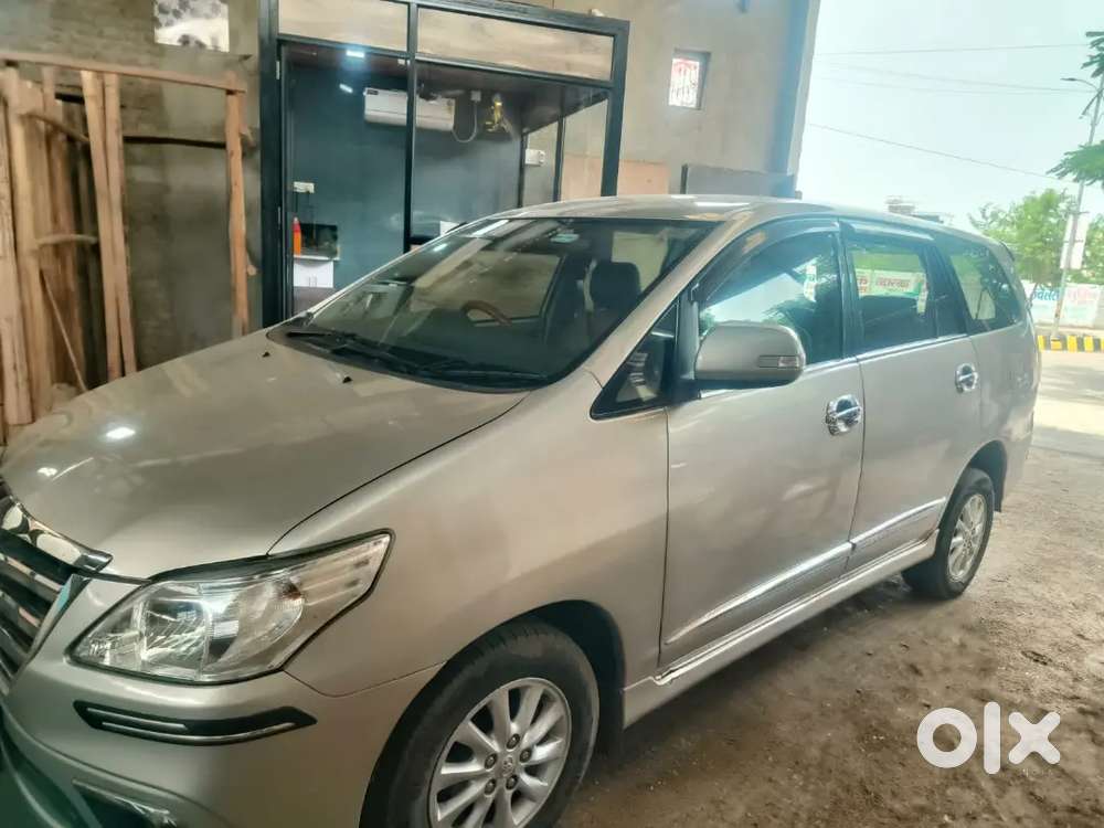 Toyota Innova 2.0 Petrol 2014