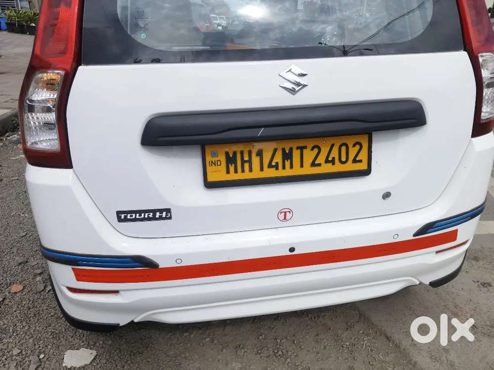 November Months Car Car Is Tourist Yellow Plate