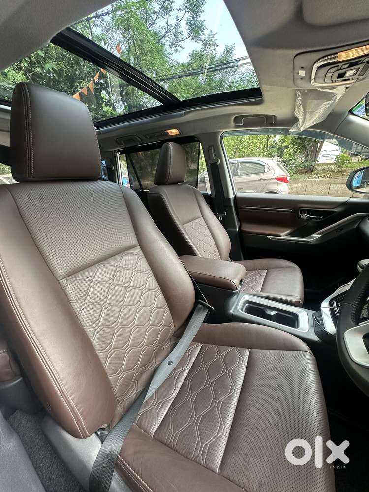 Toyota Innova Hycross 2.0 Zx (o) Hybrid 7 Str, 2025, Petrol