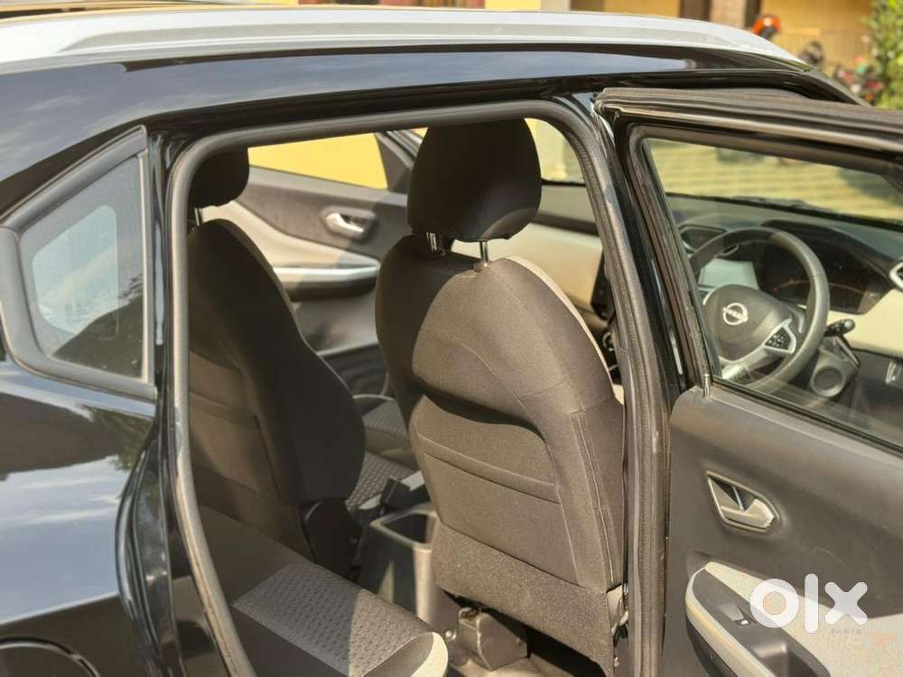 Nissan Magnite 15000 Km Automatic Xv