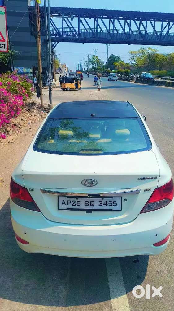 Hyundai Verna 2011 Diesel 118000 Km Driven