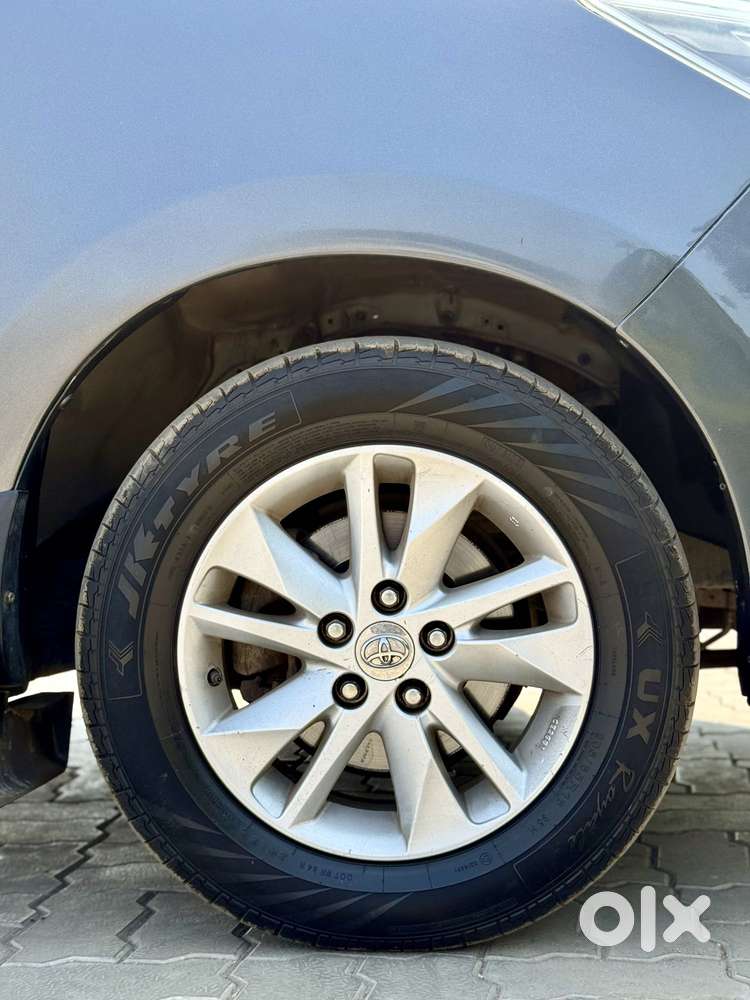 Toyota Innova Crysta 2.7 Gx At 8s, 2017, Diesel