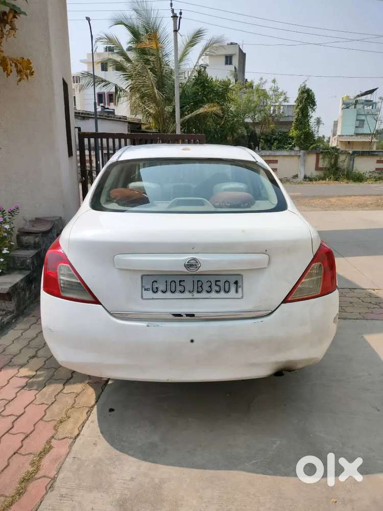 Nissan Sunny 2012