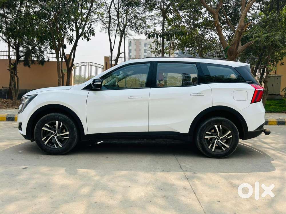 Mahindra Xuv700 2.0 Ax 5 Petrol Mt Str, 2022, Petrol