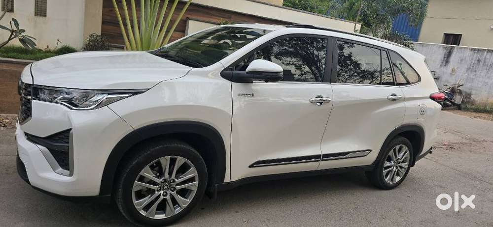 Toyota Innova Hycross 2.0 Zx (o) Hybrid 7 Str, 2023, Petrol