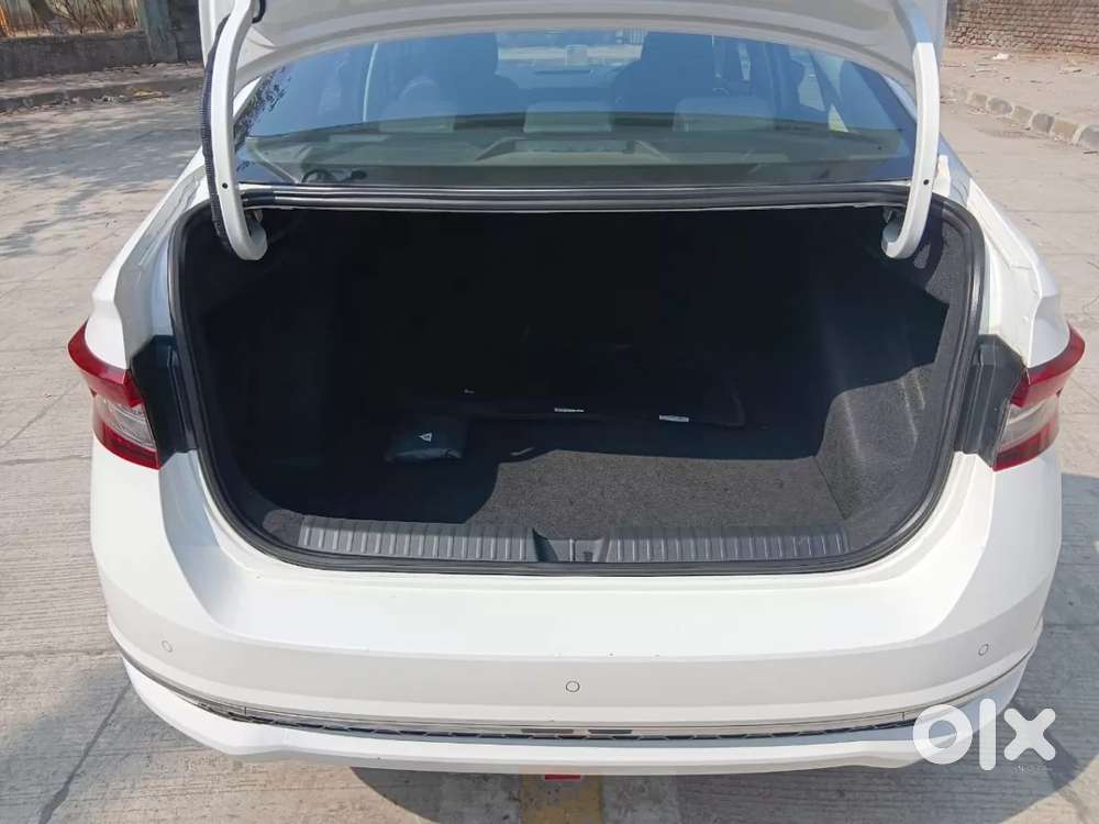 Skoda Slavia Style 1.0l Tsi At, 2023, Petrol