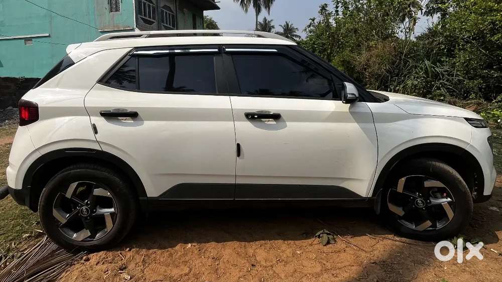 Hyundai Venue 2020 Petrol Well Maintained