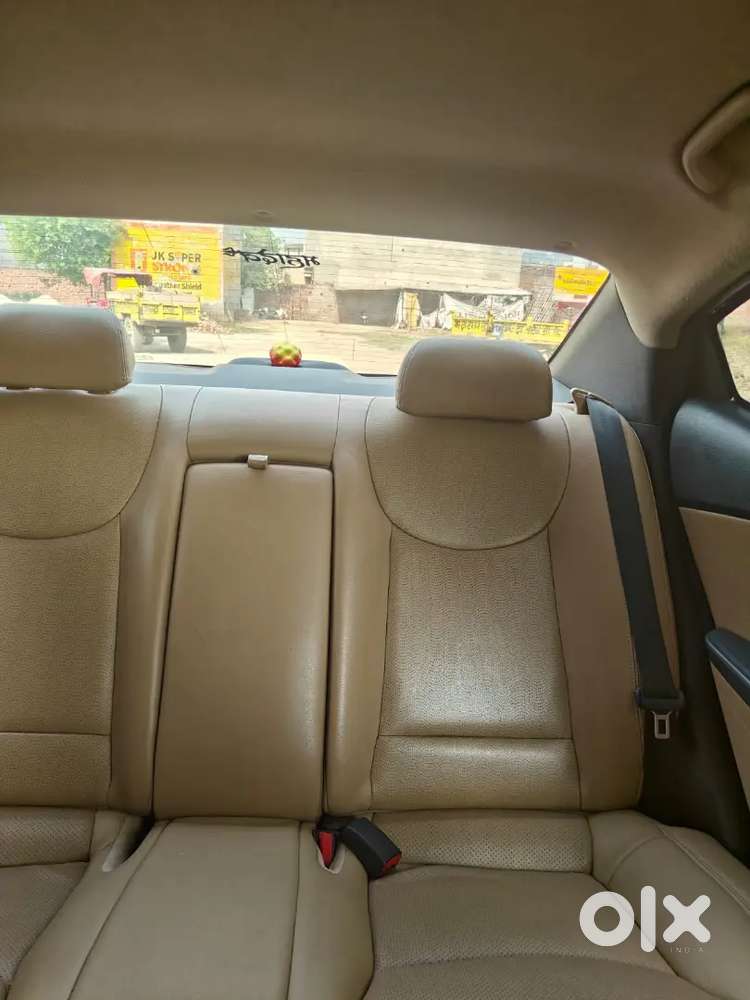 Hyundai Elantra 2014 Petrol 85000 Km Driven