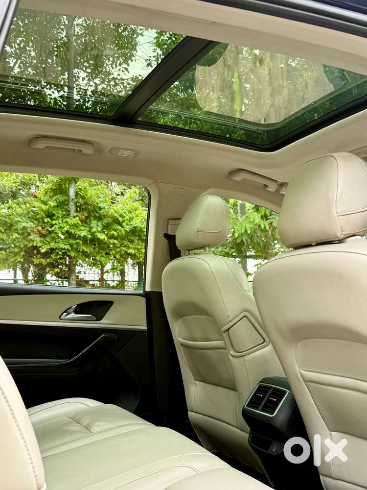 Mahindra Xuv700 2.0 Ax 7 Petrol At Str, 2022, Petrol