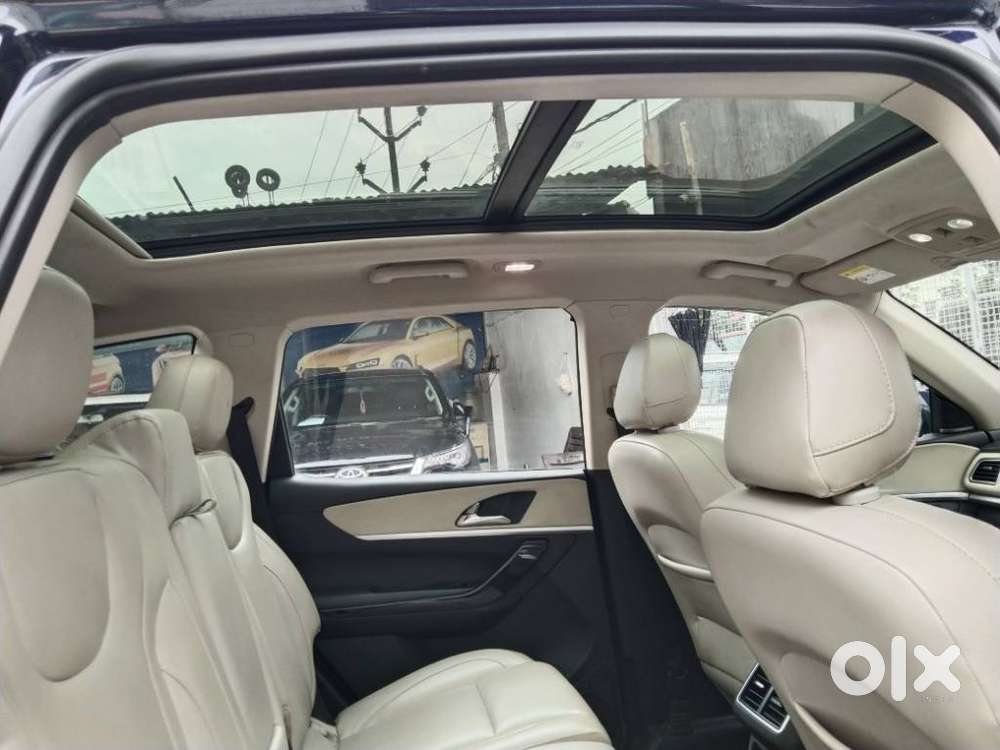 Mahindra Xuv700 2.2 Ax 7 Diesel At Luxury Pack Str Awd, 2022, Diesel