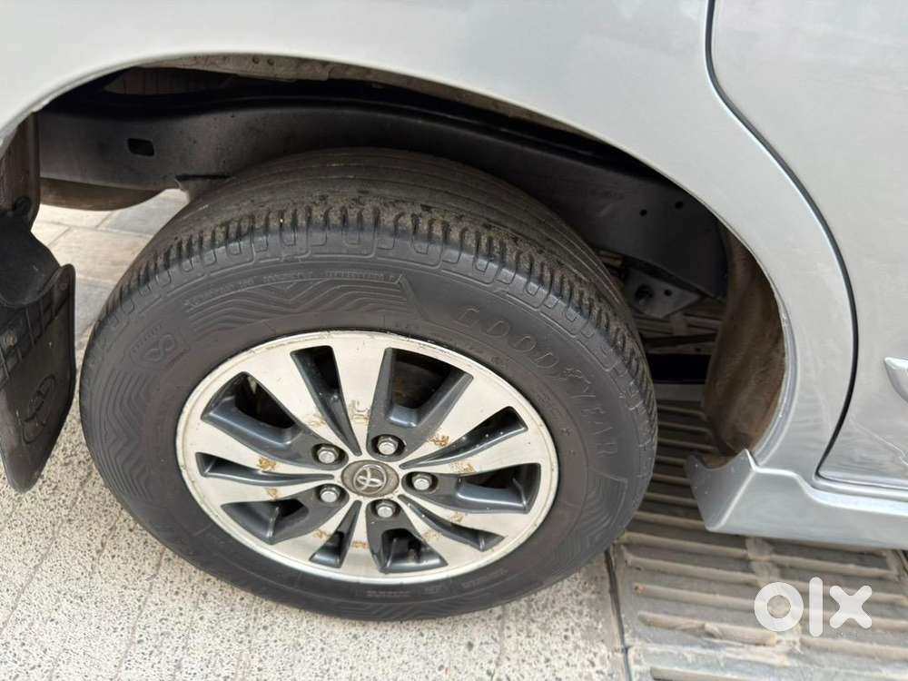 Toyota Innova 2015 Diesel 180000 Km Driven