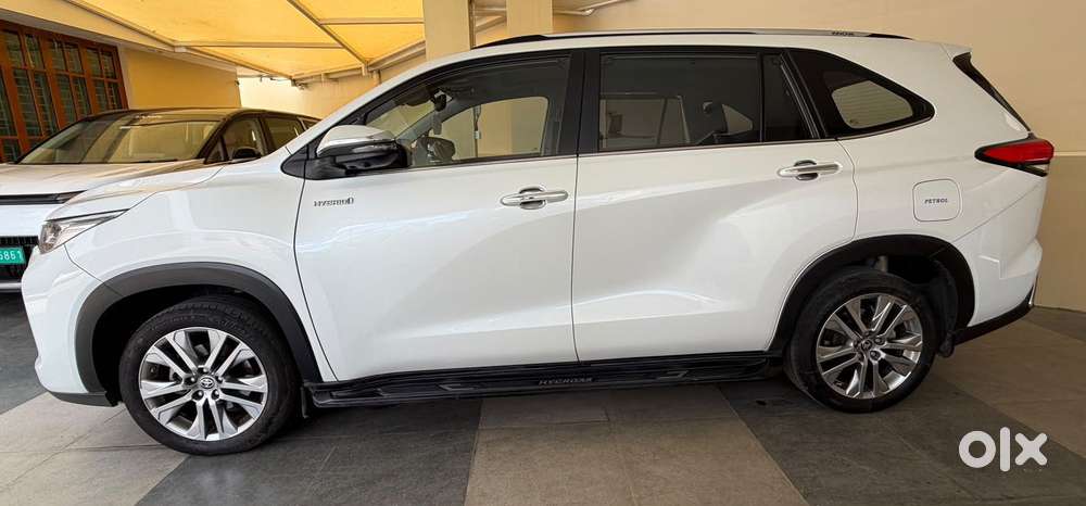 Toyota Innova Hycross 2.0 Zx Hybrid 7 Str, 2024, Petrol