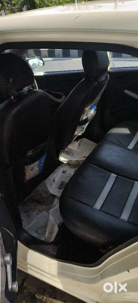 Ford Figo Titanium Petrol 2011