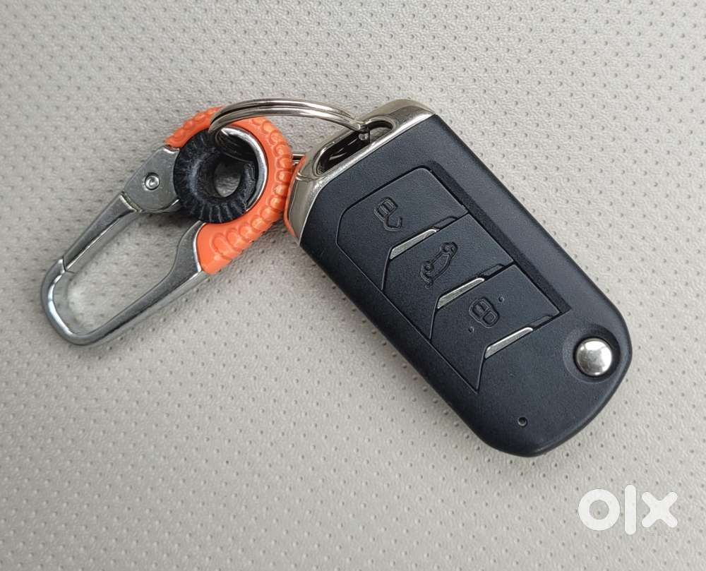 Mahindra Xuv300 1.2 W8 (o) Amt Petrol, 2023, Petrol