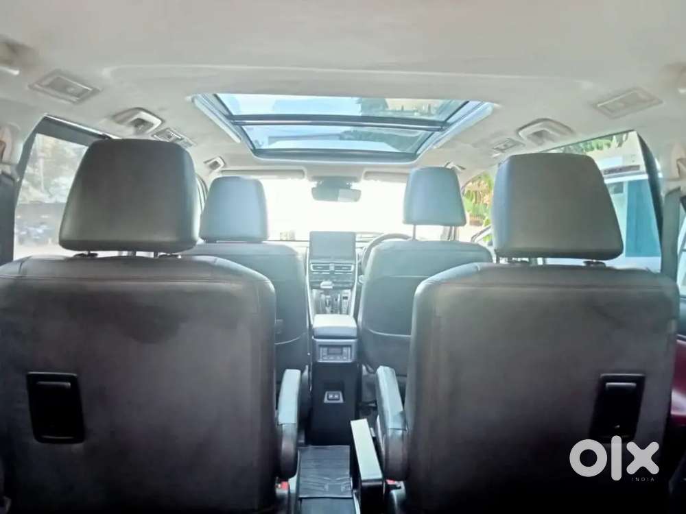 Toyota Innova Hycross 2025