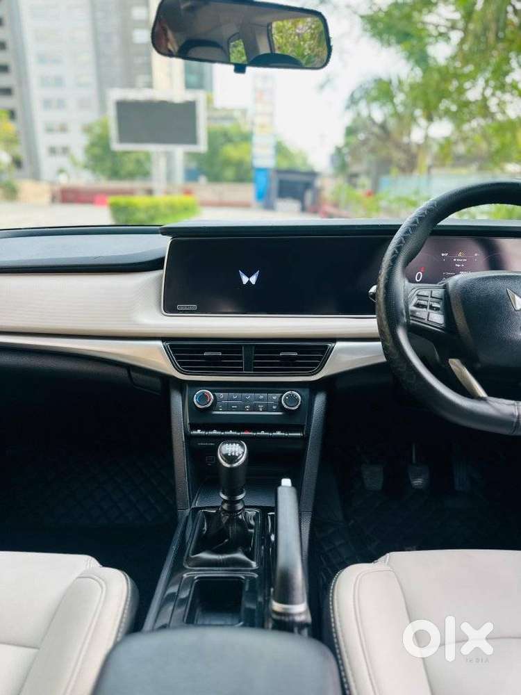 Mahindra Xuv700 Ax 3 Diesel Mt 7 Str (e), 2022, Diesel