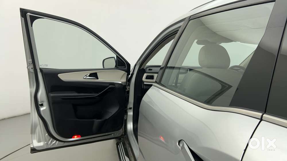 Mahindra Xuv700 2.0 Ax 7 Petrol At Luxury Pack Str, 2023, Petrol