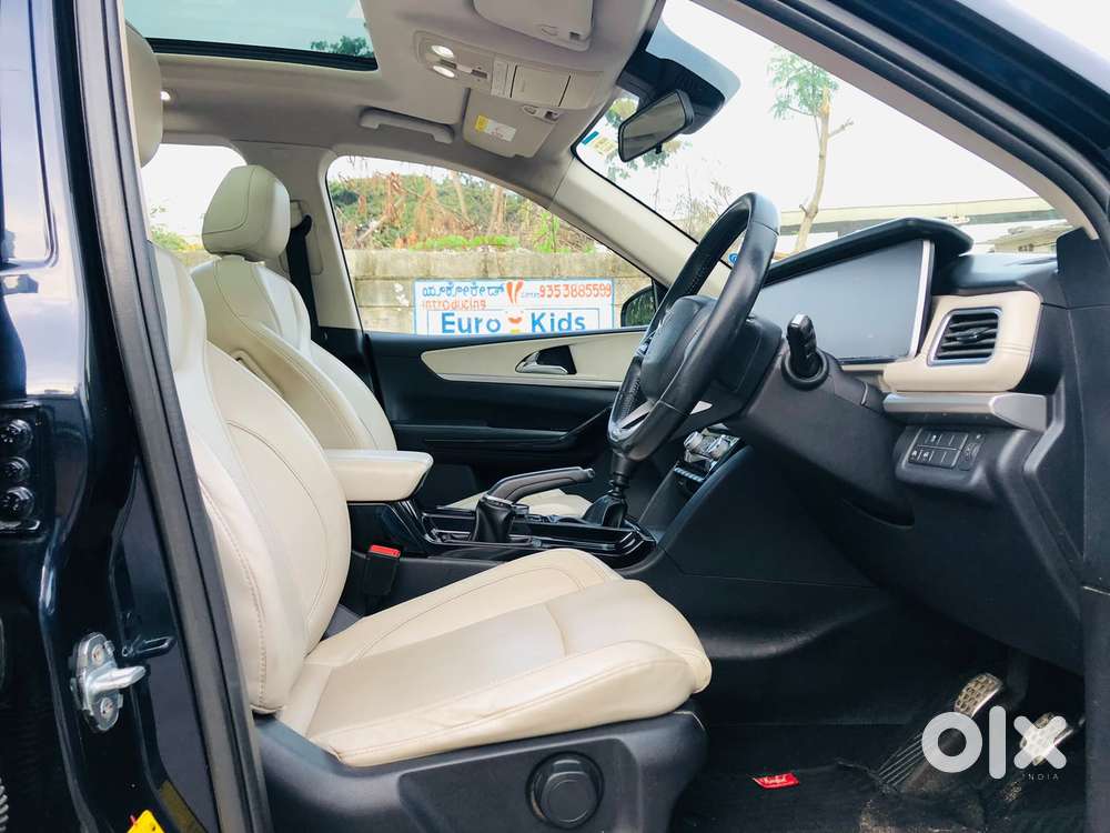 Mahindra Xuv700 2.2 Ax 7 Diesel At Luxury Pack Str Awd, 2022, Diesel