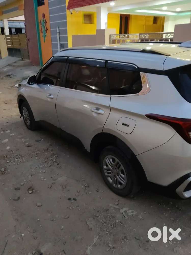 Kia Carens 2024 Petrol 42600 Km Driven Immediate Sale