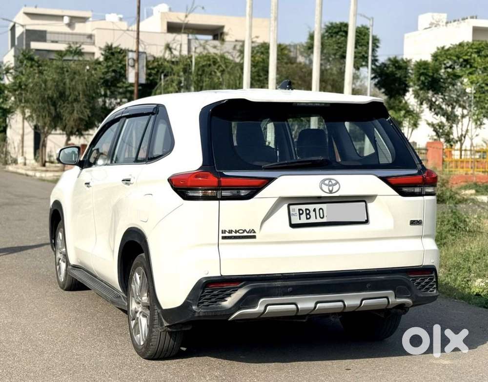 Toyota Innova Hycross 2.0 Zx Hybrid 7 Str, 2023, Petrol