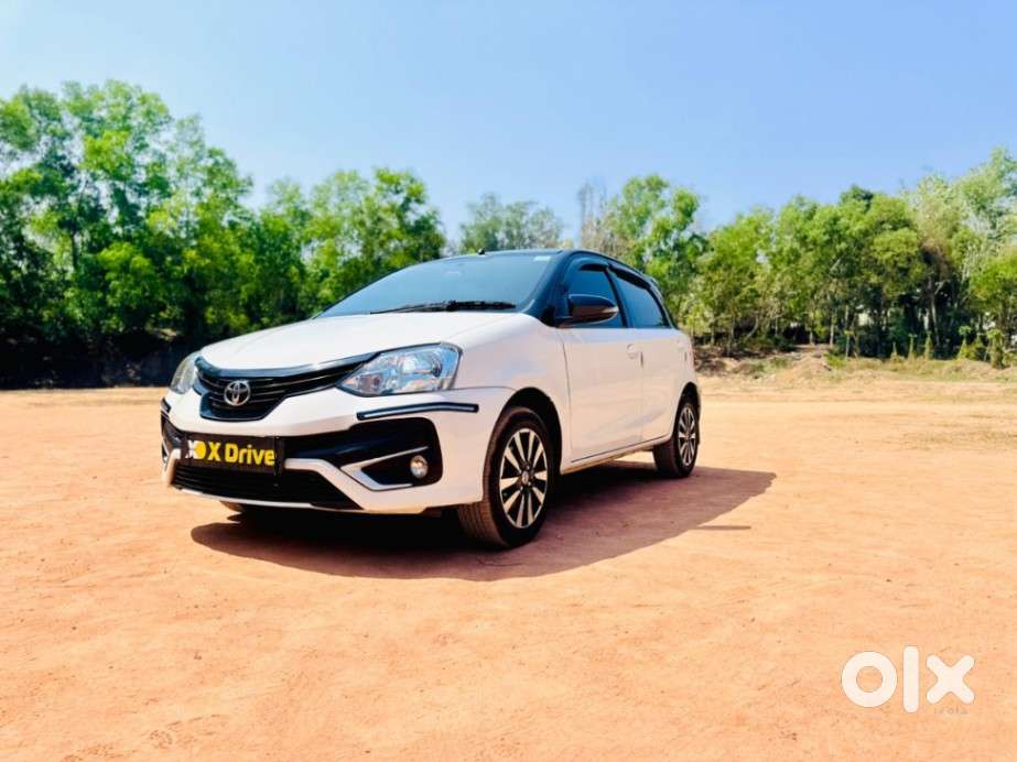 Toyota Etios Liva V Dual Tone, 2019, Petrol