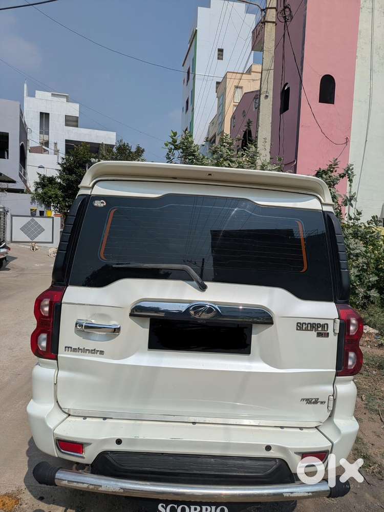 Mahindra Scorpio S11