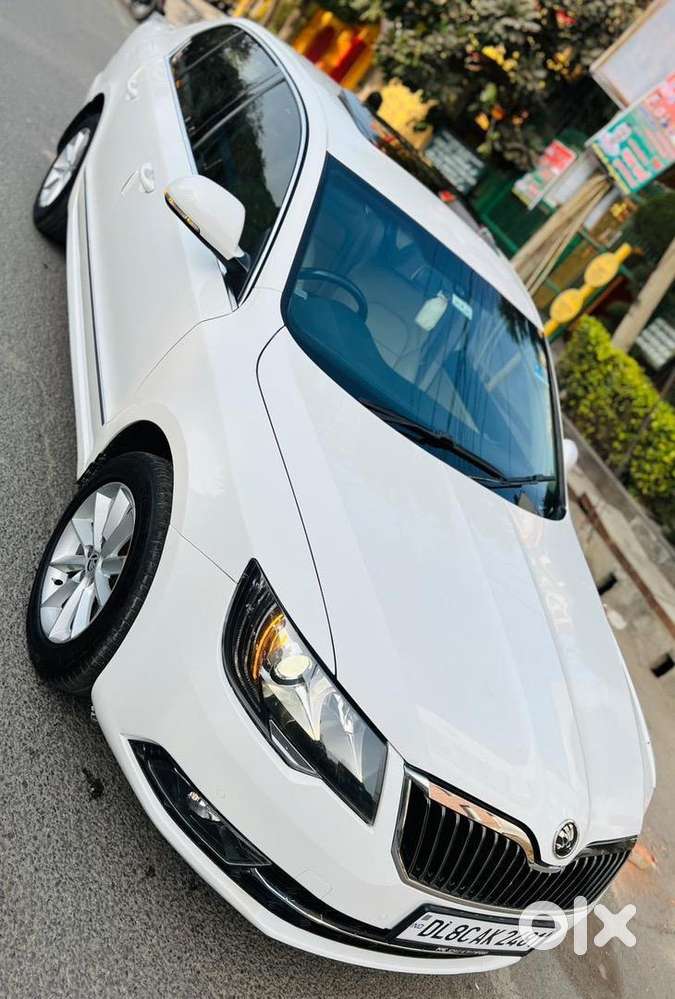 Skoda Superb 2015 Petrol 76000 Km Driven