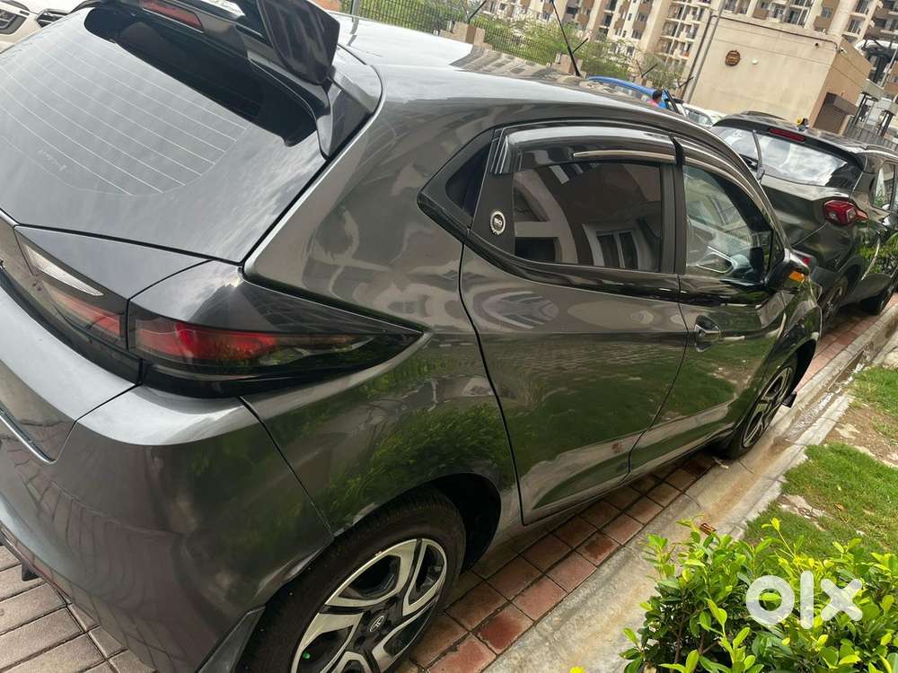 Tata Altroz Petrol 2024